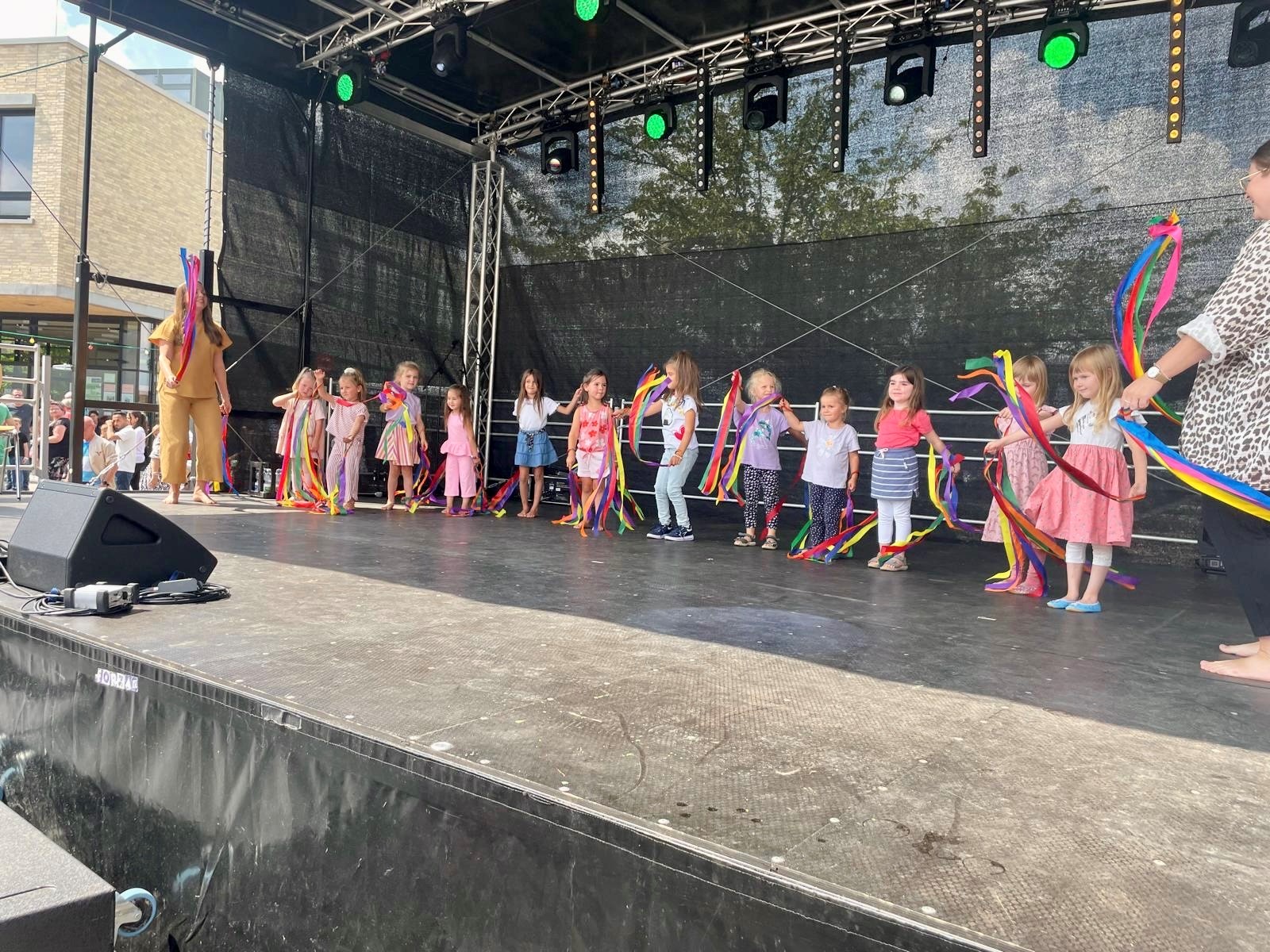 Wirbelwindkinder beim Jubiläum der Gesamtgemeinde